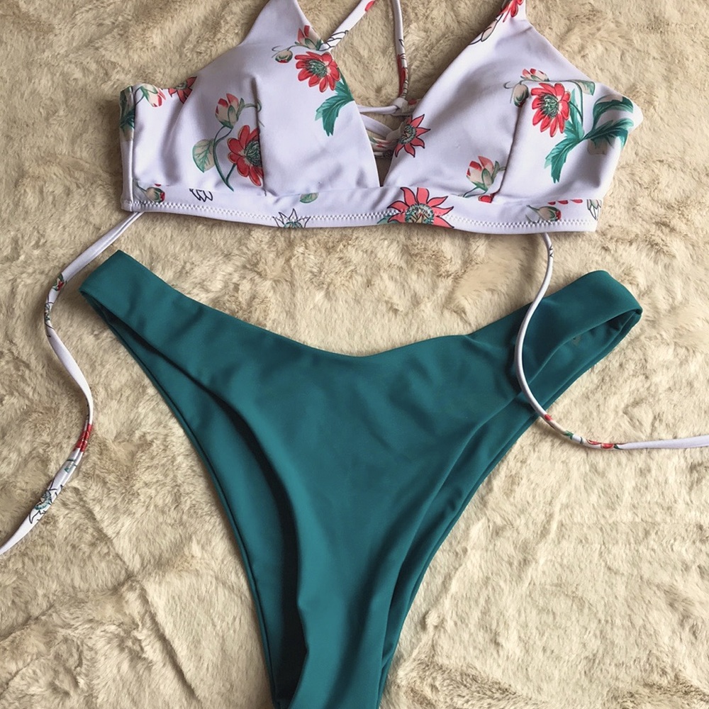Womens size small floral bikini very clean EUC
